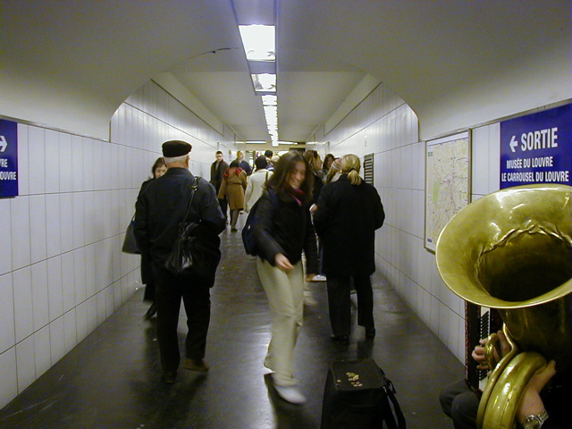 Metro tuba buskers