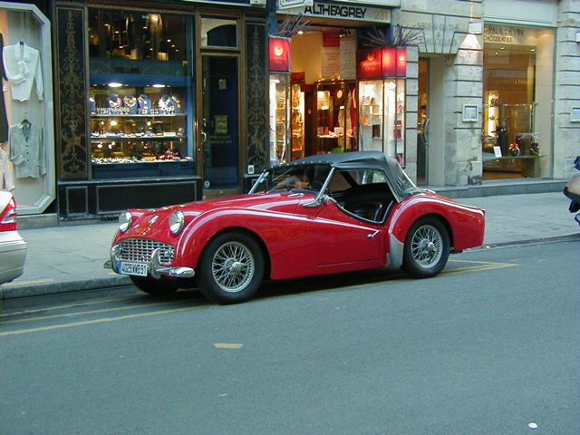 cool car on rue St Honore